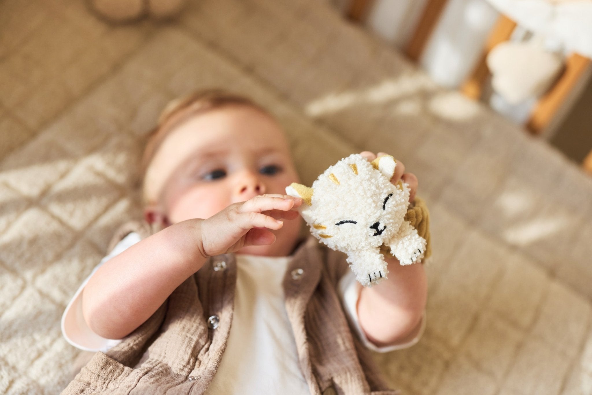 Jucării senzoriale - Brățară zornăitoare pentru bebeluși - Pisicuţa Charlie, 0+ ani | Jollein - 2