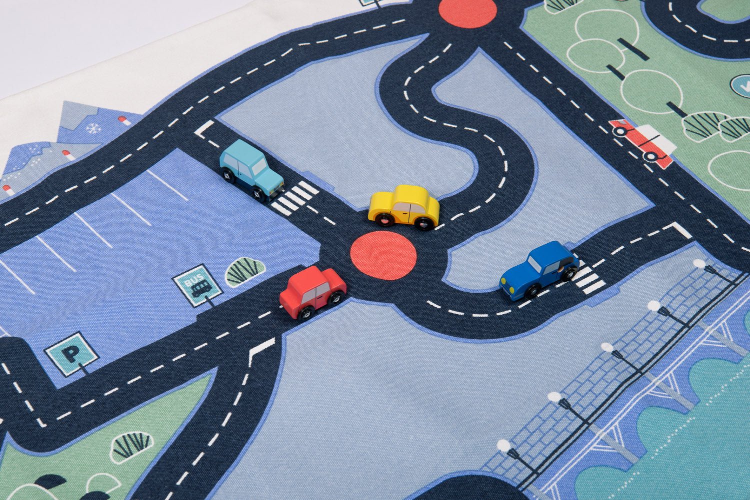 Covor pentru copii cu circuit auto "Avenue du Moulin" | Moulin Roty - Moulin Roty - EmmaSiLuna.ro