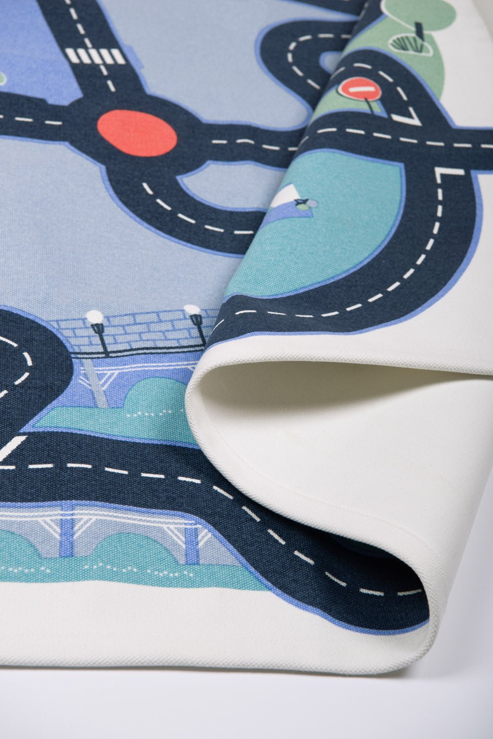 Covor pentru copii cu circuit auto "Avenue du Moulin" | Moulin Roty - Moulin Roty - EmmaSiLuna.ro