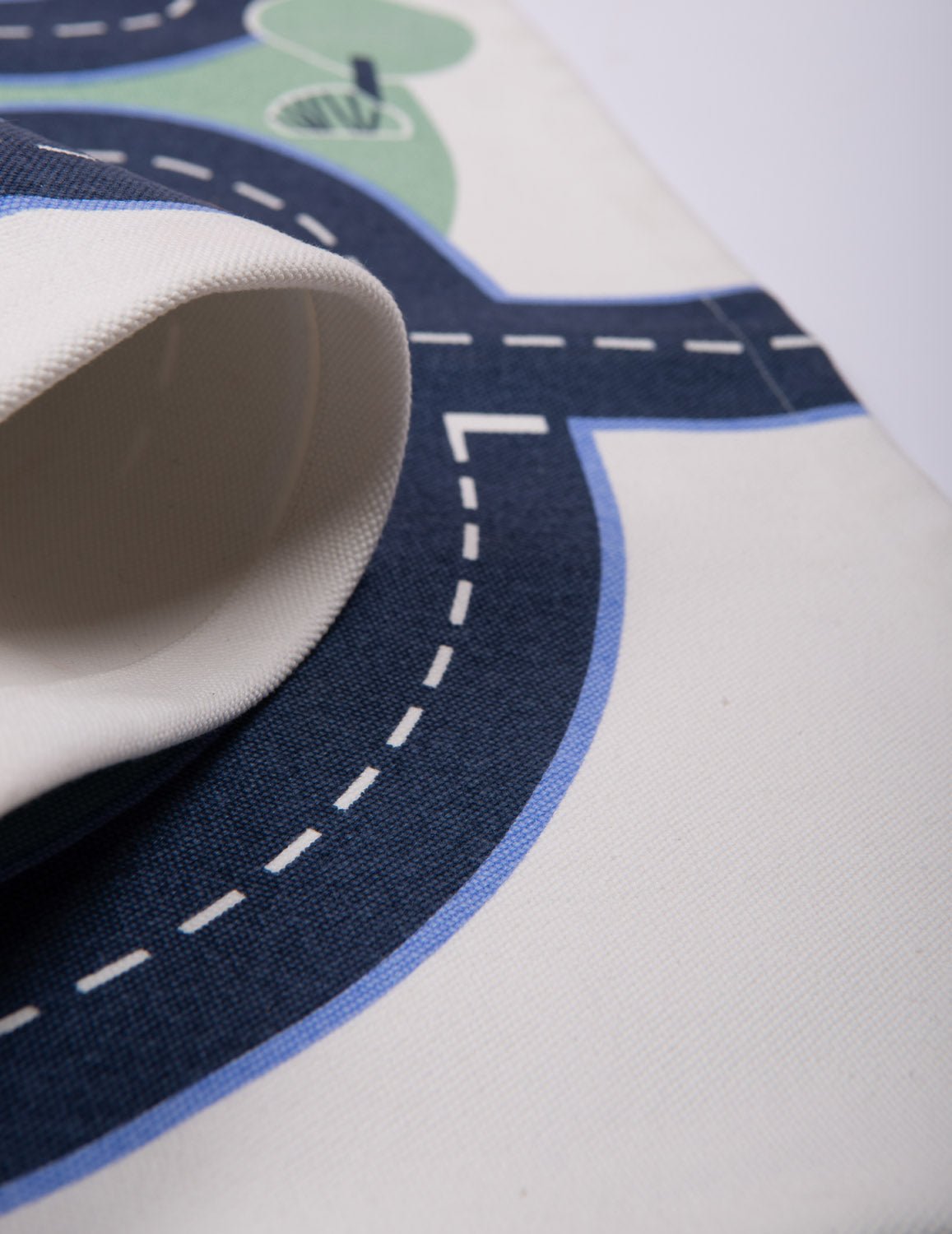 Covor pentru copii cu circuit auto "Avenue du Moulin" | Moulin Roty - Moulin Roty - EmmaSiLuna.ro