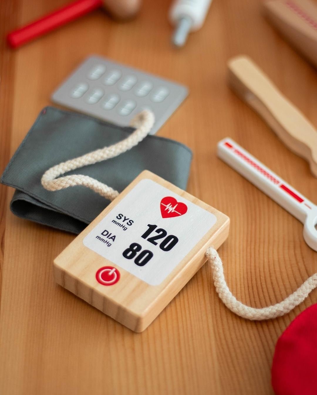 Joc educativ - Joc de rol Trusă de doctor pentru copii, roşie, 3+ ani | UMU Toys - 2