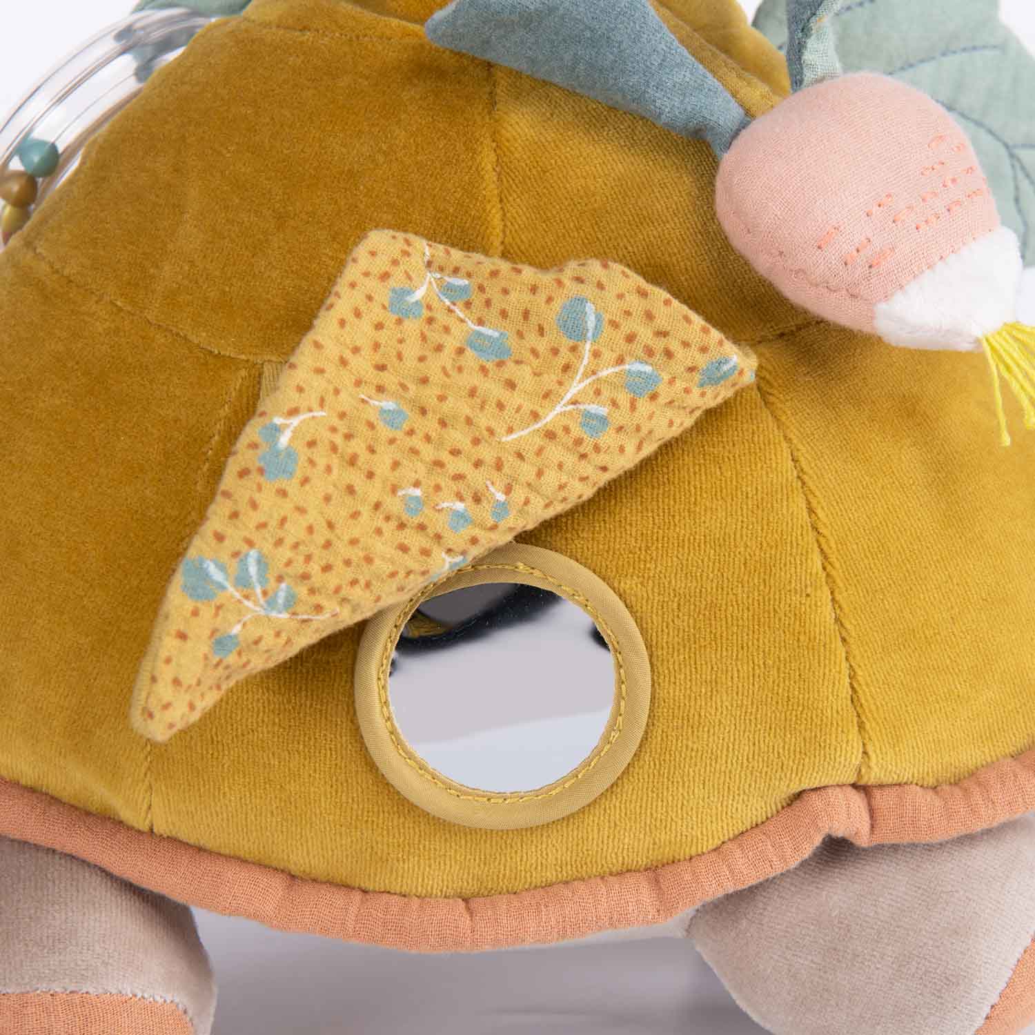 Jucărie senzorială bebe Broasca ţestoasă cu activităţi, Moulin Roty de la Moulin Roty