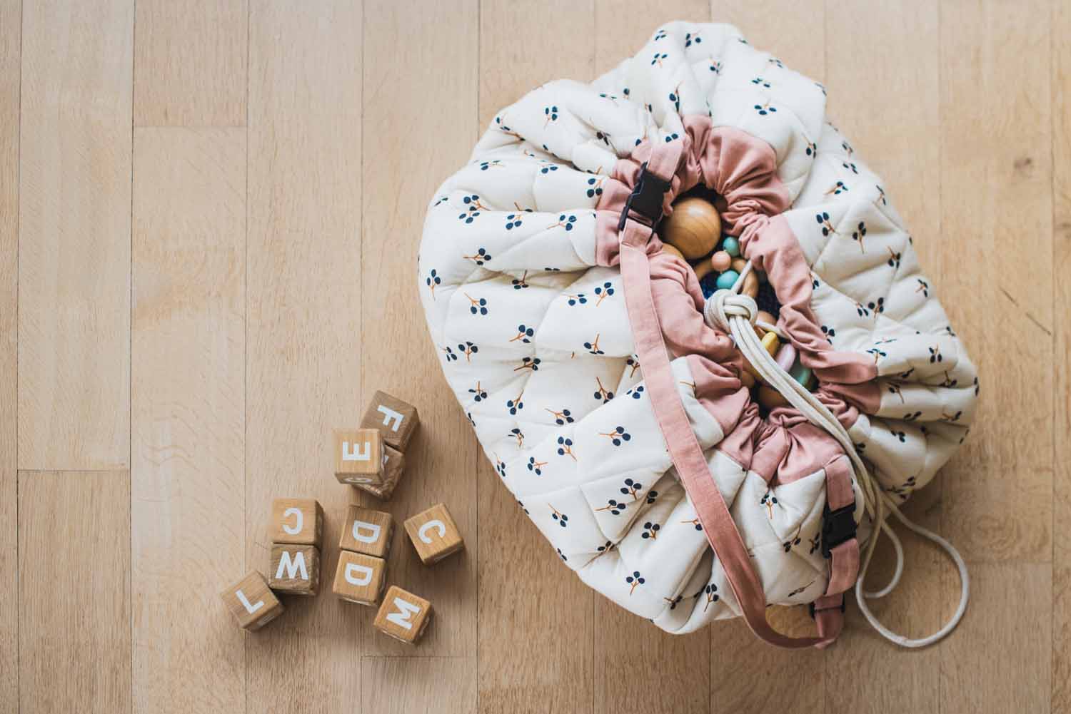 Salteluţă de joacă/geantă de depozitare, 2 în 1, "Après la pluie" | Moulin Roty x Play&Go - Moulin Roty - EmmaSiLuna.ro