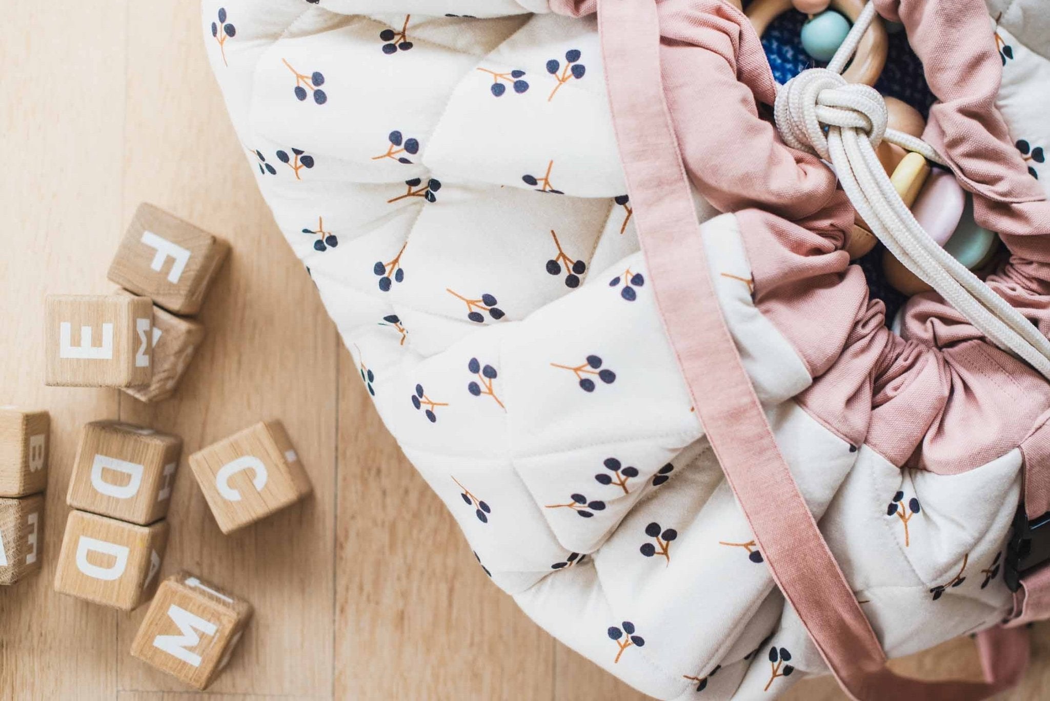 Salteluţă de joacă/geantă de depozitare, 2 în 1, "Après la pluie" | Moulin Roty x Play&Go - Moulin Roty - EmmaSiLuna.ro