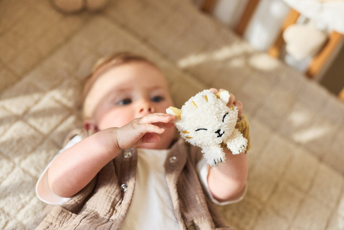 Jucării senzoriale - Brățară zornăitoare pentru bebeluși - Pisicuţa Charlie, 0+ ani | Jollein - 2