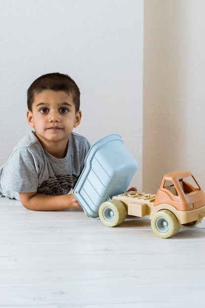 Vehicule - Camion pentru copii din BIOplastic fabricat din trestie de zahăr | Dantoy