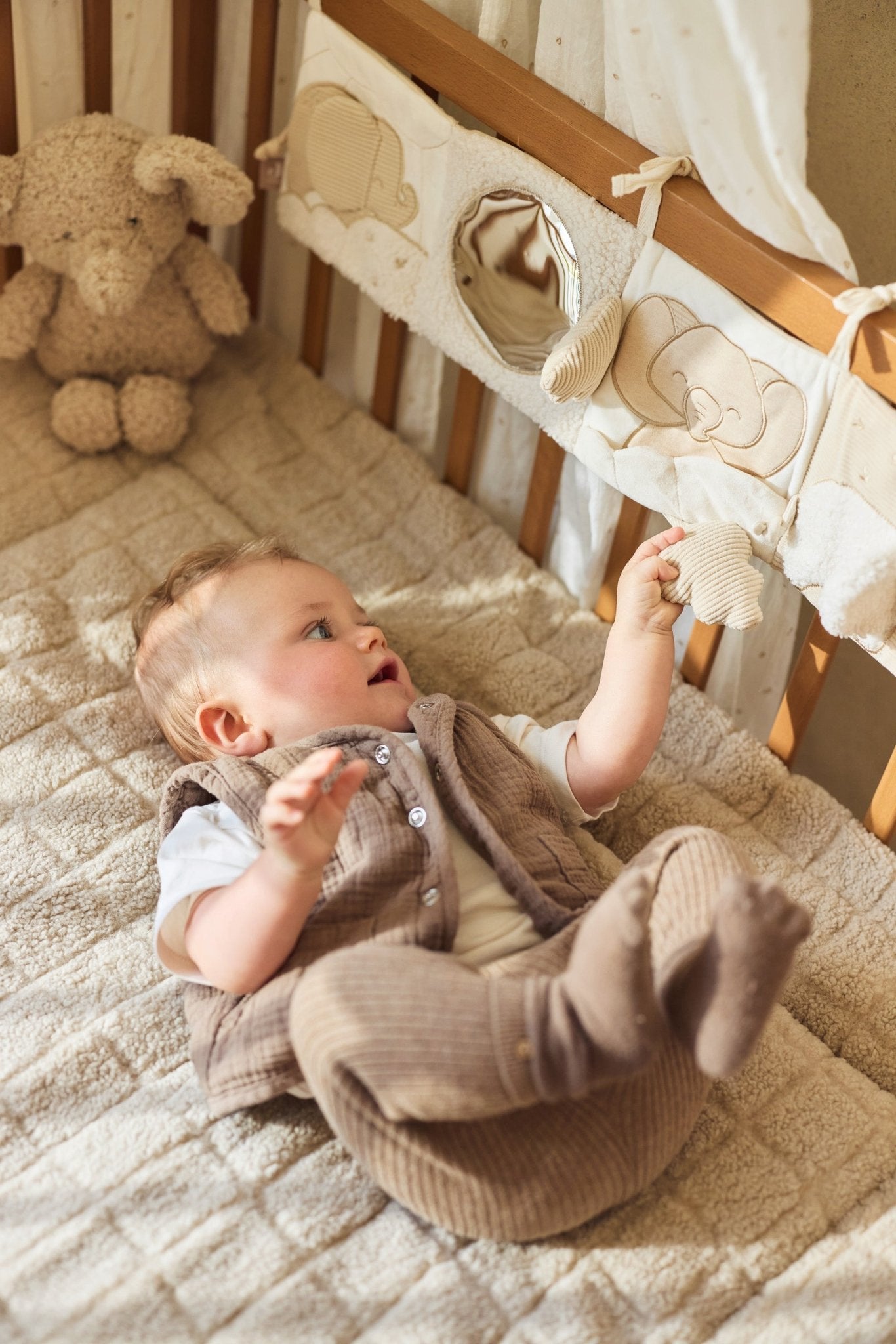 Jucării senzoriale - Carte senzorială pentru pătuţ bebeluși - Elephant Tales, 0+ ani | Jollein - 4