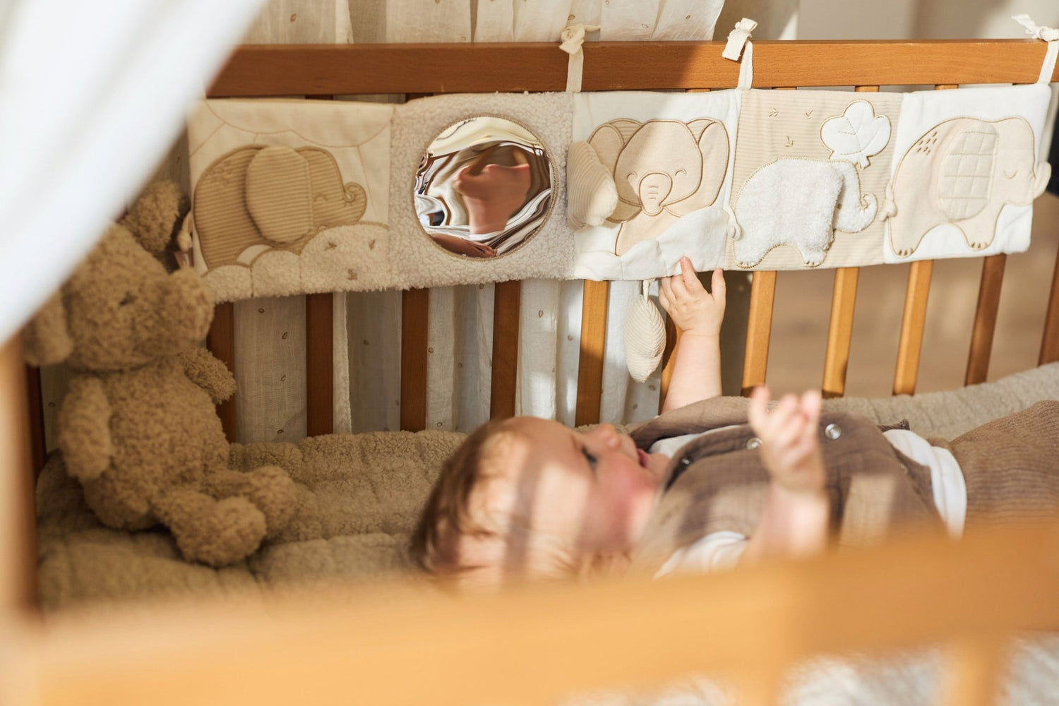 Jucării senzoriale - Carte senzorială pentru pătuţ bebeluși - Elephant Tales, 0+ ani | Jollein - 2