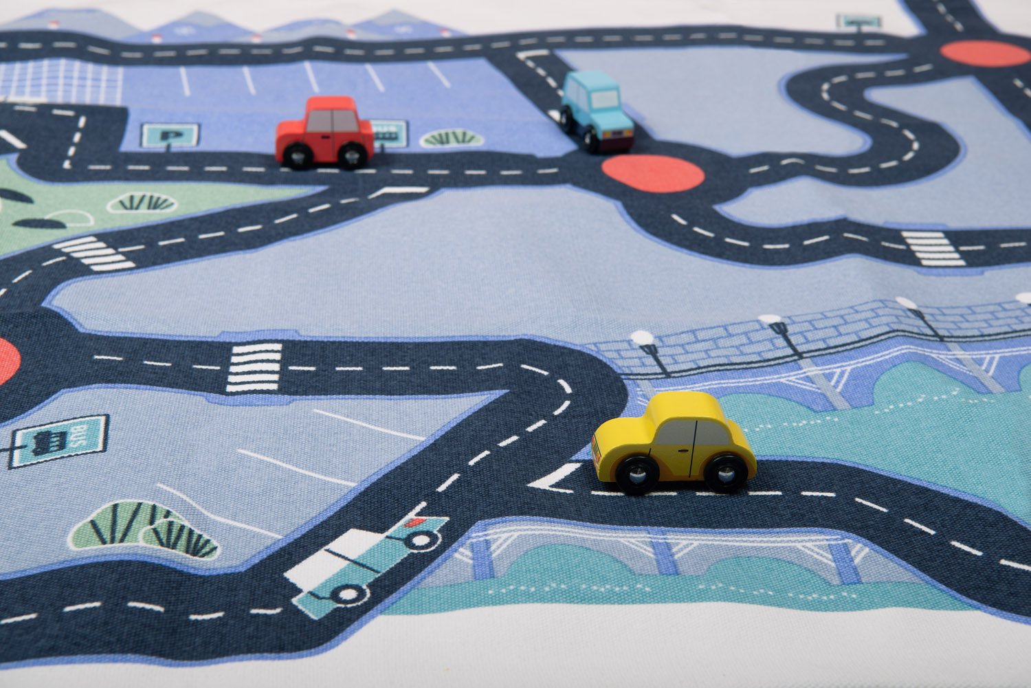 Covor pentru copii cu circuit auto "Avenue du Moulin" | Moulin Roty - Moulin Roty - EmmaSiLuna.ro