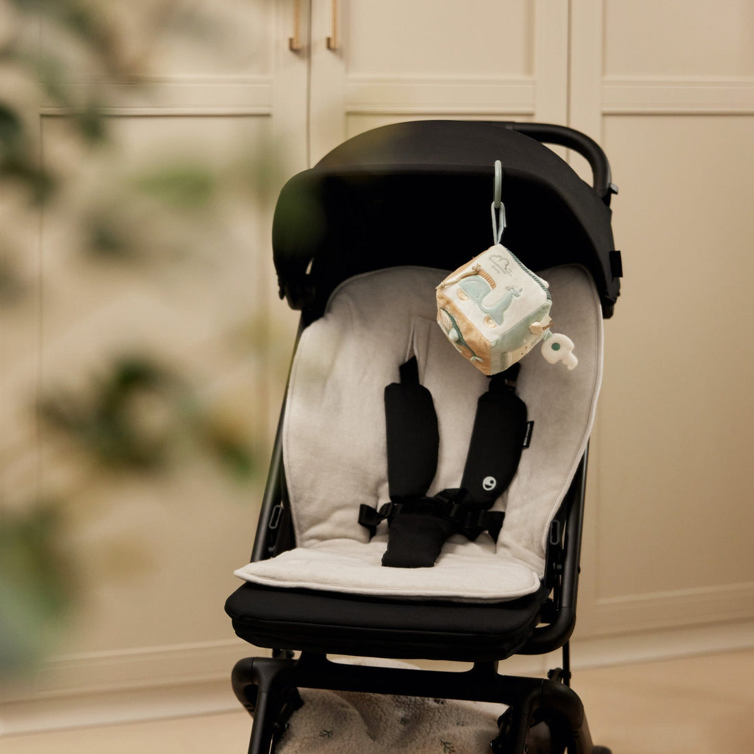 Jucarii de plus - Cub senzorial din pluş cu activităţi - On The Go, 0+ ani | Jollein - 4