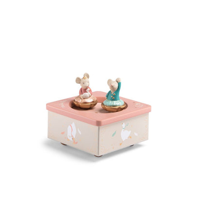 Cutiuţe şi globuri muzicale - Cutiuţă muzicală cu 2 figurine magnetice - La Petite Ecole de Danse, 3+ ani | Moulin Roty - 1