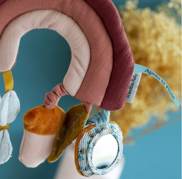 Jucării senzoriale - Jucărie de agăţat cu activități – Curcubeu Après la pluie, 0+ ani | Moulin Roty - 4