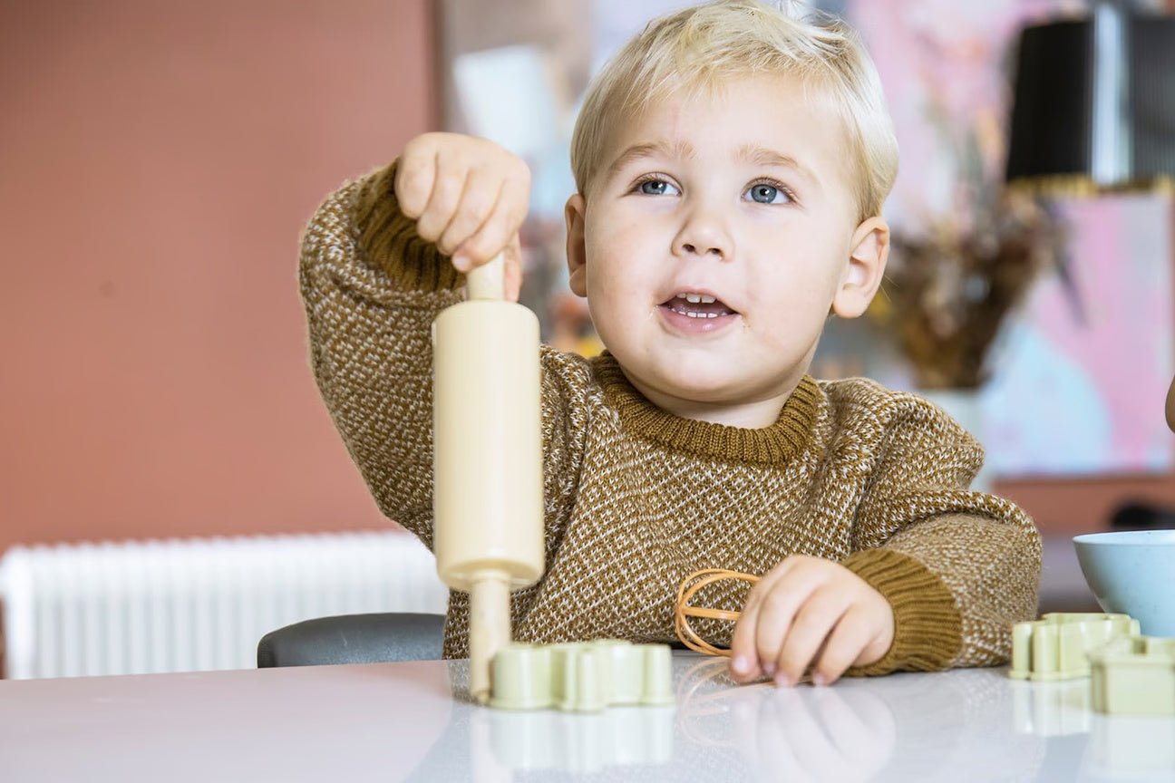 Set 11 forme și ustensile pentru plastilină sau gătit, din BIOplastic fabricat din trestie de zahăr | Dantoy