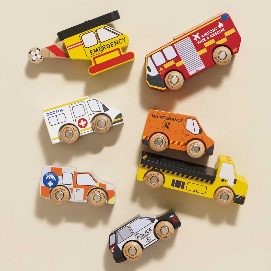 Vehicule de jucărie - Set 7 vehicule de urgenţă, din lemn, 3 ani+ | Le Toy Van - 2